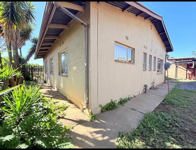 3 BEDROOM HOUSE FOR SALE IN VANDERBIJLPARK CE 2